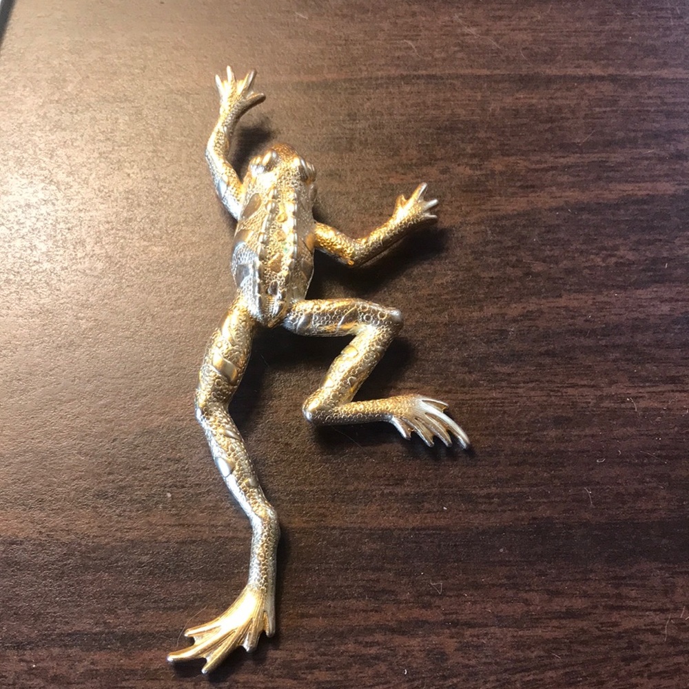 Brooch
